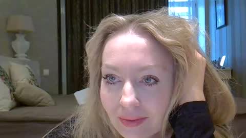 Snapshot of zarinaswift chatting on 02.04.26 Zarina Swift online show from 02.04.26