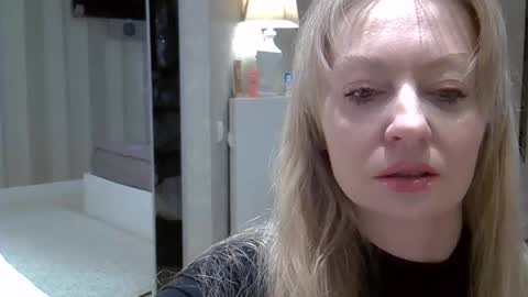 Snapshot of zarinaswift chatting on 02.06.26 Zarina Swift online show from 02.06.26