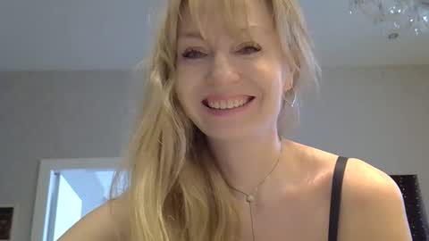 Snapshot of zarinaswift chatting on 03.01.26 Zarina Swift online show from 03.01.26