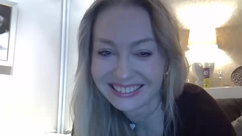 Snapshot of zarinaswift chatting on 04.24.26 Zarina Swift online show from 04.24.26