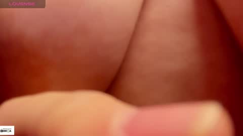 Snapshot of zaritha_li chatting on 05.25.26 Zaritha Li online show from 05.25.26
