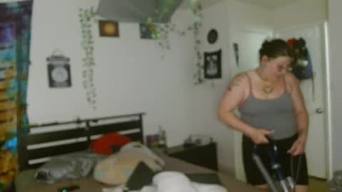 Snapshot of zawmbiemoonz chatting on 04.14.26 zawmbiemoonz online show from 04.14.26