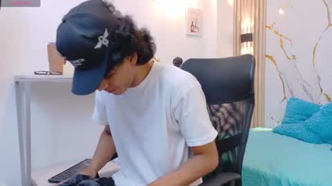 Snapshot of zayn_fox32 chatting on 06.16.26 Zayn online show from 06.16.26