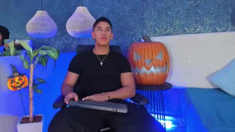 Zayn Cross online show from 10.18.25