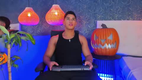 Zayn Cross online show from 10.20.25