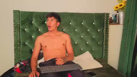 Snapshot of zaynmoretti chatting on 06.29.26 zaynmoretti online show from 06.29.26