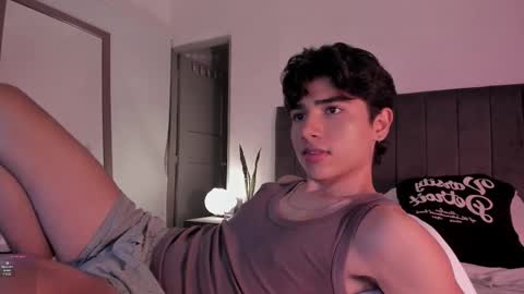 Snapshot of zayotto chatting on 01.19.26 Hii im Zay. I save money for education. PVT Open. online show from 01.19.26