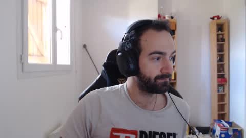 Snapshot of zazou3113 chatting on 01.12.25 Grizzly Bear online show from 01.12.25