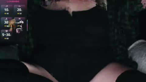Snapshot of zeemomdalorian chatting on 05.25.26 Zee online show from 05.25.26