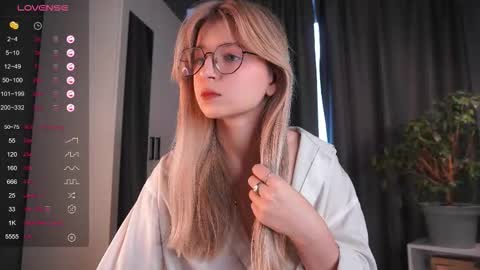 Snapshot of zegoi chatting on 10.18.25 Avi online show from 10.18.25