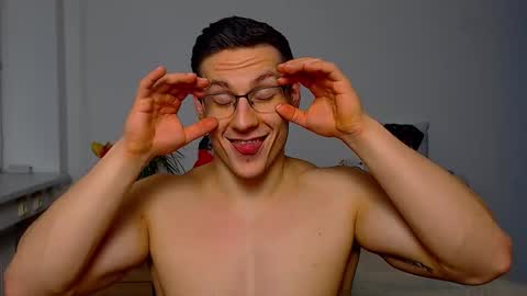 Snapshot of zeinmiracles chatting on 12.22.25 zeinmiracles online show from 12.22.25