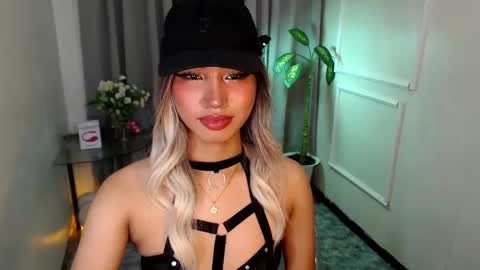 zelainalovetocum online show from 02.25.25
