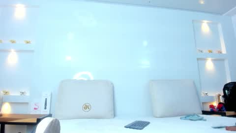 Zenda Evans online show from 11.25.25