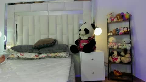 Snapshot of zenda_johns chatting on 01.21.25 zendal Johns online show from 01.21.25