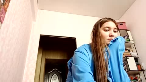 Snapshot of zeniabrossoit chatting on 04.18.26 zeniabrossoit online show from 04.18.26