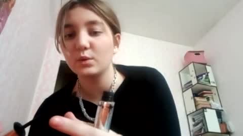 Snapshot of zeniabrossoit chatting on 04.19.26 zeniabrossoit online show from 04.19.26