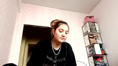 Snapshot of zeniabrossoit chatting on 04.29.26 zeniabrossoit online show from 04.29.26