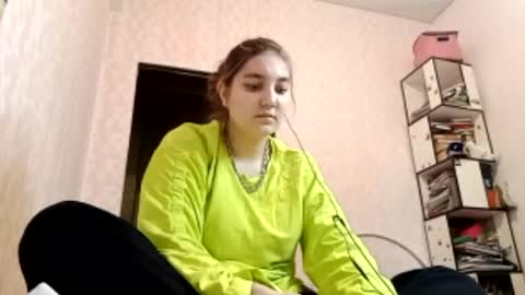 Snapshot of zeniabrossoit chatting on 04.30.26 zeniabrossoit online show from 04.30.26