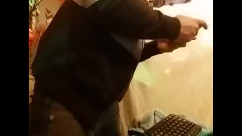 Snapshot of zeroandhero chatting on 01.01.25 zero online show from 01.01.25