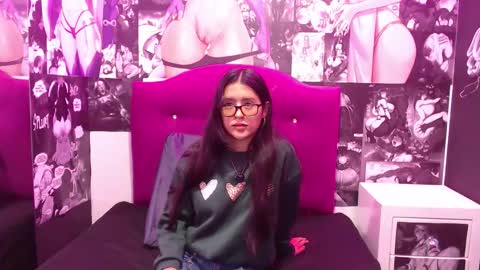 Snapshot of zhilakya chatting on 12.18.25 Zhilakya online show from 12.18.25