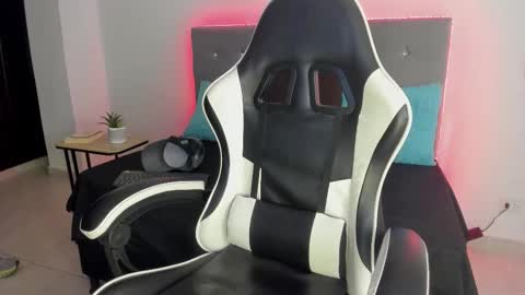 Zhingarher online show from 11.18.25