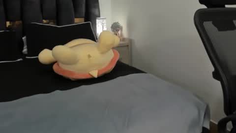 Snapshot of ziataylor chatting on 02.12.25 ziataylor online show from 02.12.25