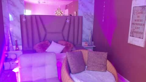 Snapshot of zinna_canela chatting on 05.16.26 zinna_canela online show from 05.16.26