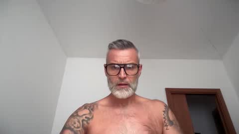 Snapshot of zkopa69 chatting on 10.22.25 zkopa69 online show from 10.22.25