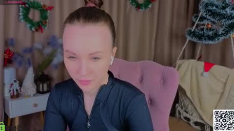 Zlata  Mon Tue Thu Fri Sun Sa GMT 3 0000pm - 0600pm  online show from 12.14.25