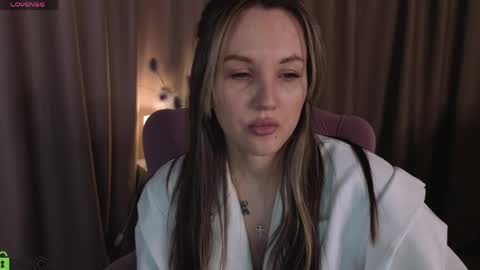 Snapshot of zlata__fox chatting on 05.19.26 Zlata Mon Tue Thu Fri Sun Sa GMT 3 0000pm - 0600pm online show from 05.19.26