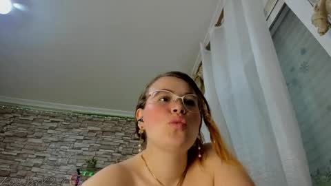 Snapshot of zoe_brk chatting on 06.05.26 zoe brk online show from 06.05.26