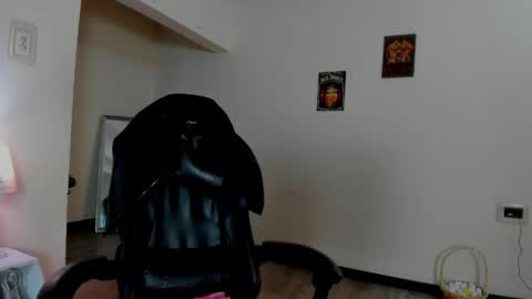 Snapshot of zoe_dear chatting on 04.30.26 zoe_dear online show from 04.30.26