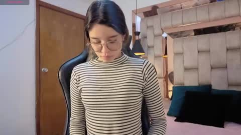 Snapshot of zoe_dear chatting on 06.04.26 zoe_dear online show from 06.04.26