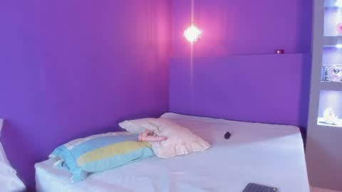 zoe_henderson online show from 04.08.26