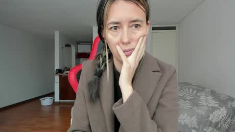 Snapshot of zoe_jeane_beker chatting on 04.22.26 ZOE online show from 04.22.26