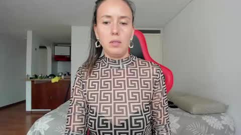 Snapshot of zoe_jeane_beker chatting on 05.08.26 ZOE online show from 05.08.26