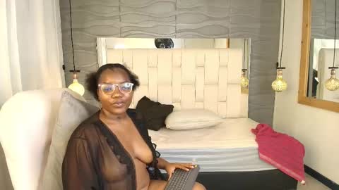 Snapshot of zoe_jones38 chatting on 10.14.25 Zoe online show from 10.14.25