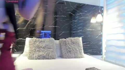 Snapshot of zoe_le chatting on 02.06.26 Zoe online show from 02.06.26