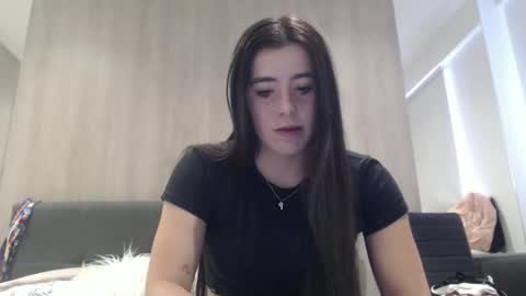 Snapshot of zoe_mill33r chatting on 09.10.25 Zoe online show from 09.10.25