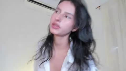 Snapshot of zoe_mrl chatting on 06.16.26 zoe_mrl online show from 06.16.26