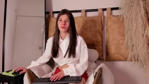 Snapshot of zoe_olsen__ chatting on 12.25.24 Zoe Olsen online show from 12.25.24