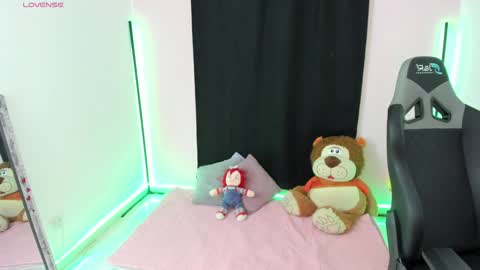 zoe_sullivan_ online show from 12.28.24