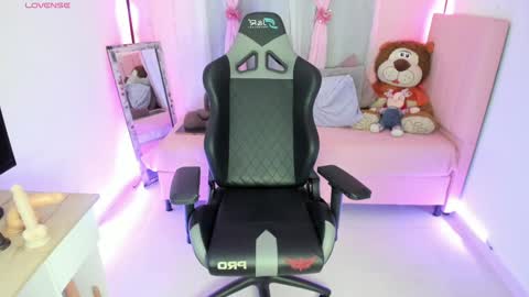 zoe_sullivan_ online show from 01.30.25