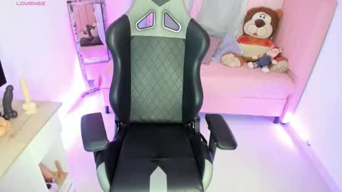 zoe_sullivan_ online show from 02.21.25