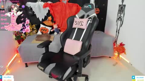 zoe_sullivan_ online show from 10.30.25