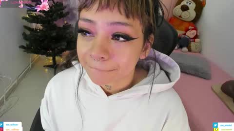 zoe_sullivan_ online show from 11.17.25