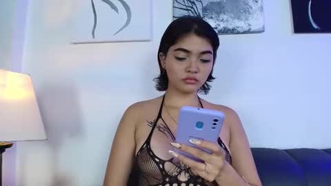 Snapshot of zoe_wang chatting on 09.18.25 Zoe online show from 09.18.25