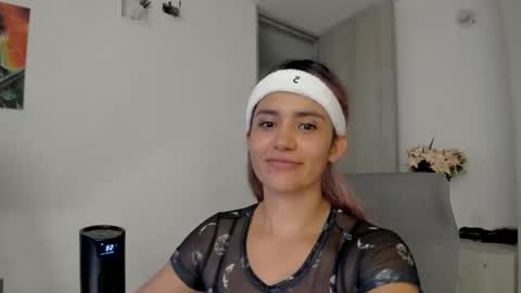 Snapshot of zoe_wattson chatting on 06.25.26 Zoe online show from 06.25.26