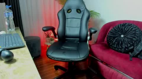 Snapshot of zoeconti chatting on 04.18.26 Zoe online show from 04.18.26