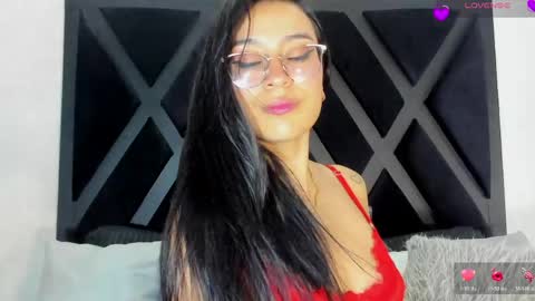 Snapshot of zoee_martins_ chatting on 05.27.26 Zoe 3 online show from 05.27.26